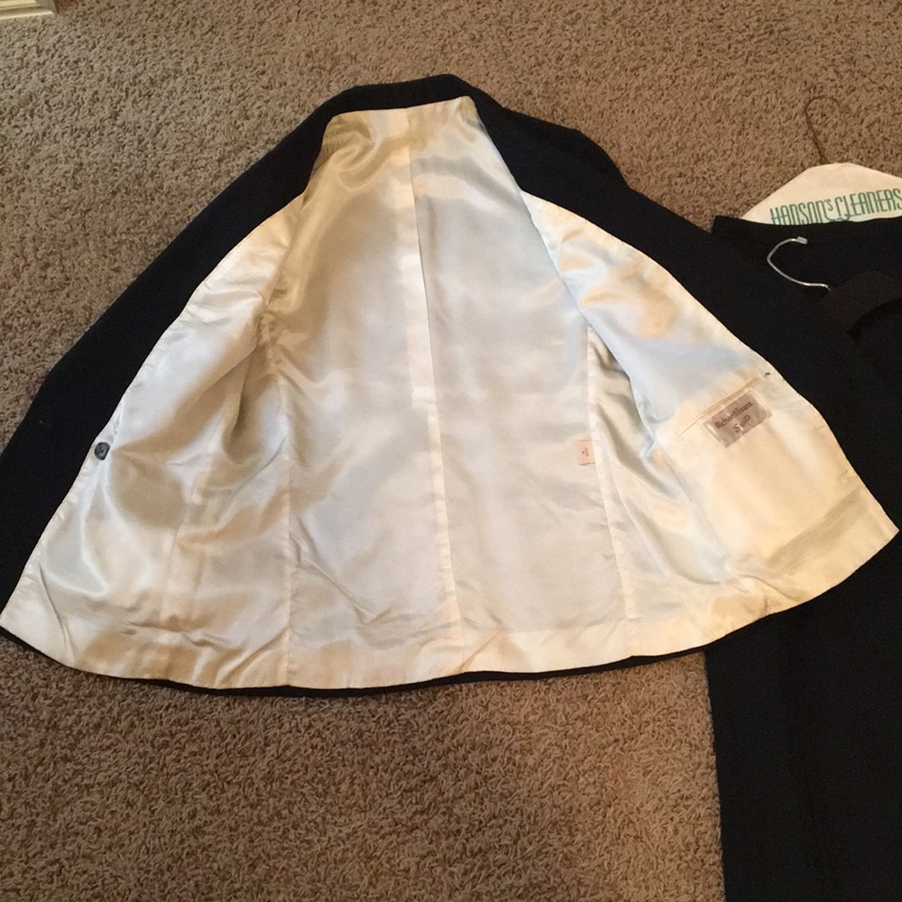 Suit - Picture 3 of 4